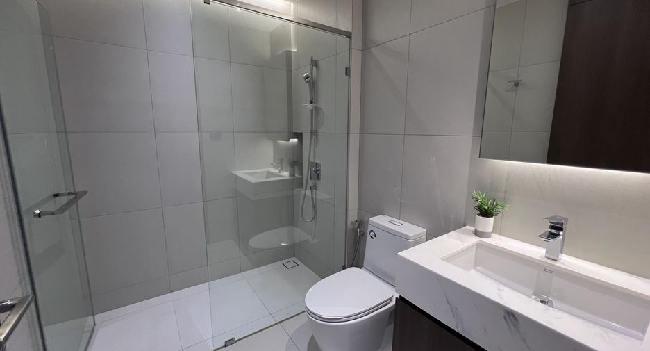 For rent 3 bedrooms condo in Khlong Toei, Bangkok