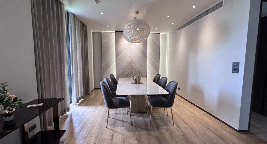 For rent 3 bedrooms condo in Khlong Toei, Bangkok