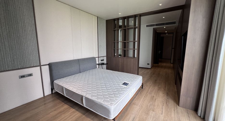 For rent 3 bedrooms condo in Khlong Toei, Bangkok
