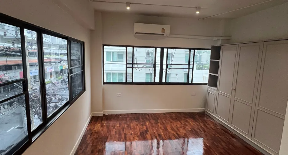 For rent 3 bedrooms condo in Watthana, Bangkok