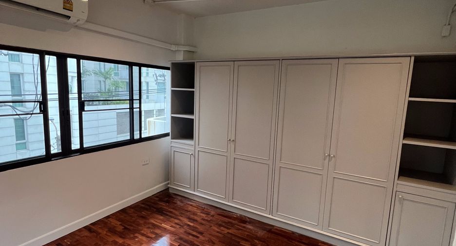 For rent 3 bedrooms condo in Watthana, Bangkok