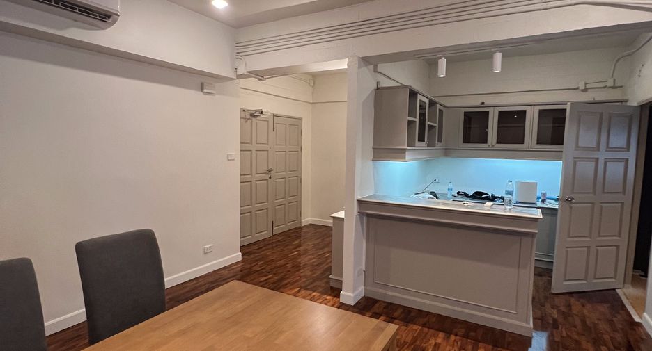 For rent 3 bedrooms condo in Watthana, Bangkok
