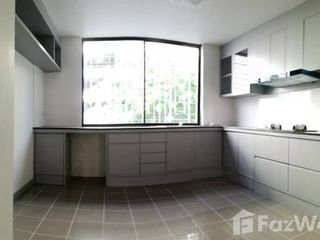 Casa adosada en alquiler de 3 habitaciones en Watthana, Bangkok