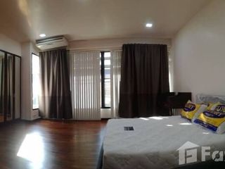 Casa adosada en alquiler de 3 habitaciones en Watthana, Bangkok