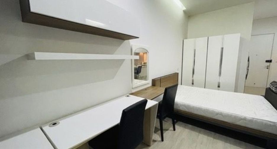 Wohnung zur Miete mit Studio in Huai Khwang, Bangkok
