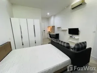 Wohnung zur Miete mit Studio in Huai Khwang, Bangkok