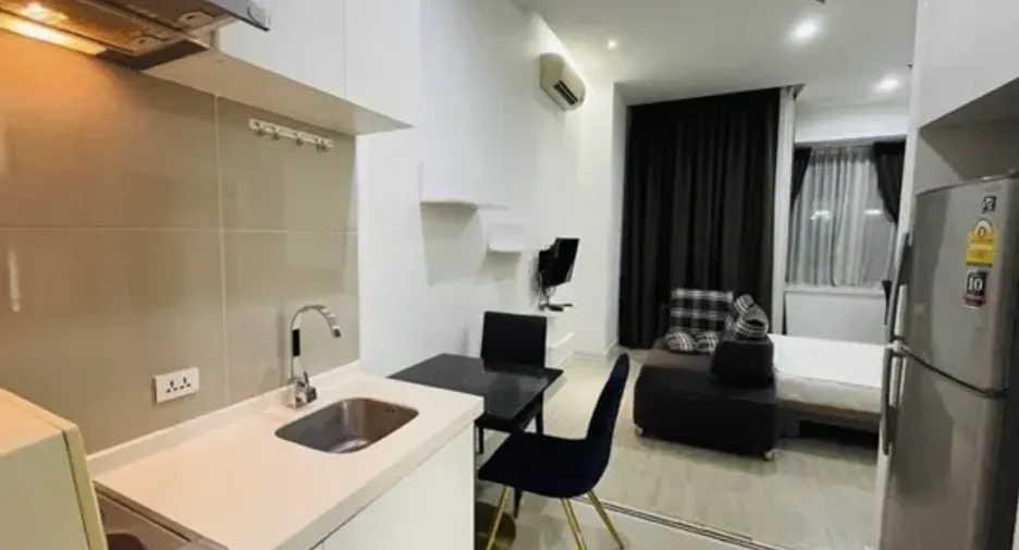 Wohnung zur Miete mit Studio in Huai Khwang, Bangkok