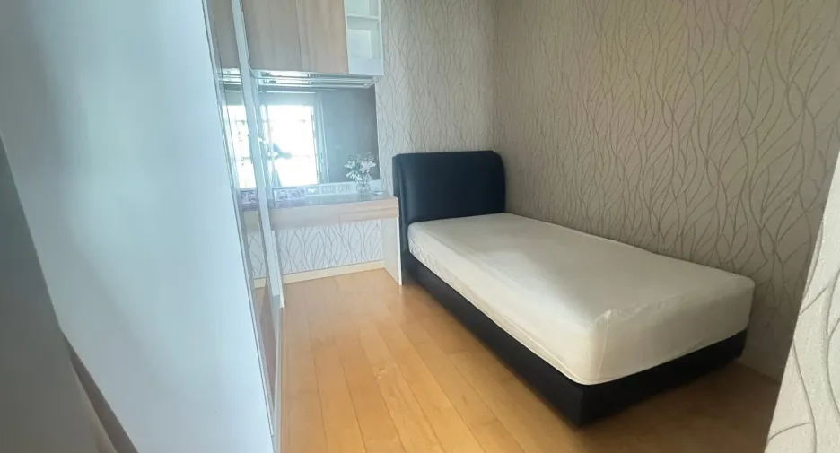 For rent 2 bedrooms condo in Bang Rak, Bangkok