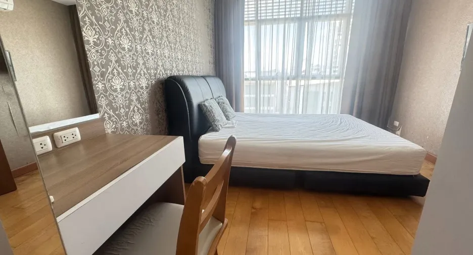 For rent 2 bedrooms condo in Bang Rak, Bangkok
