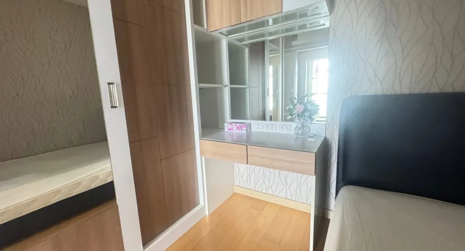 For rent 2 bedrooms condo in Bang Rak, Bangkok