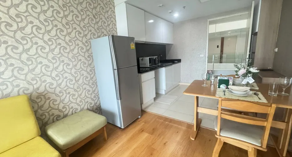 For rent 2 bedrooms condo in Bang Rak, Bangkok