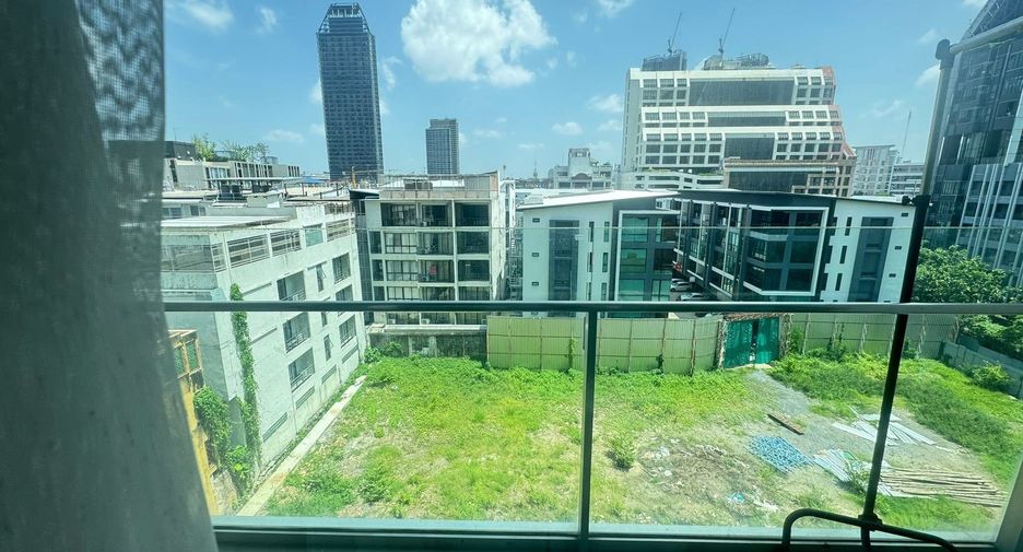 For rent 2 bedrooms condo in Bang Rak, Bangkok