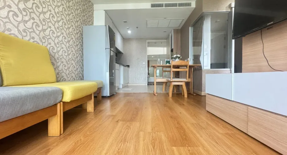 For rent 2 bedrooms condo in Bang Rak, Bangkok