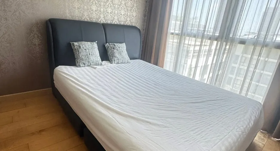 For rent 2 bedrooms condo in Bang Rak, Bangkok