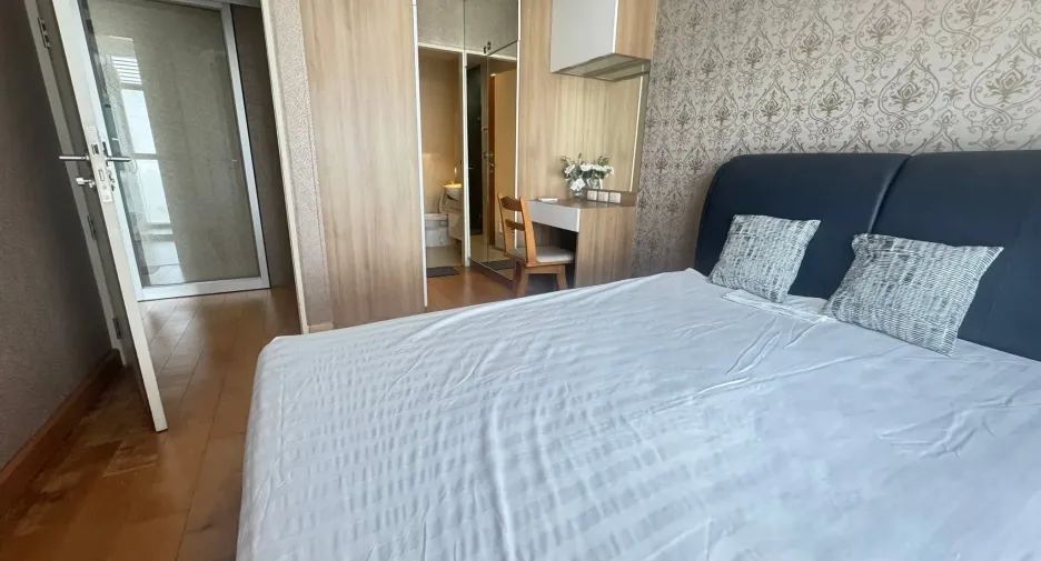 For rent 2 bedrooms condo in Bang Rak, Bangkok