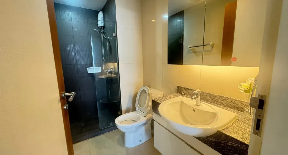 For rent 2 bedrooms condo in Bang Rak, Bangkok