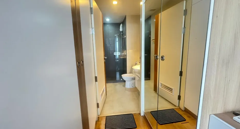 For rent 2 bedrooms condo in Bang Rak, Bangkok
