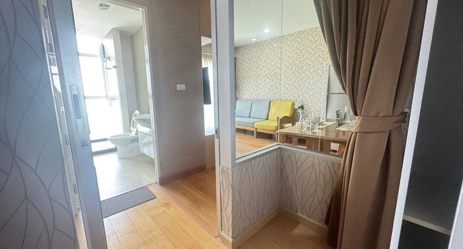 For rent 2 bedrooms condo in Bang Rak, Bangkok