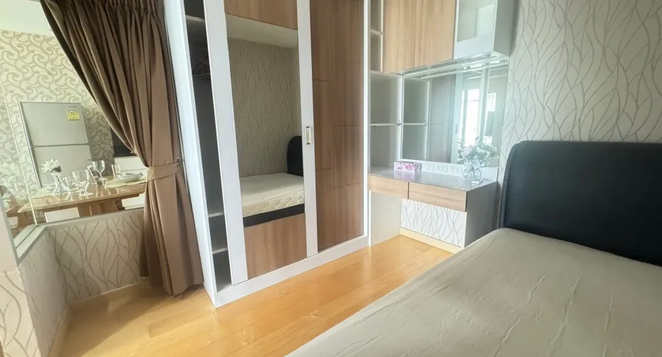 For rent 2 bedrooms condo in Bang Rak, Bangkok