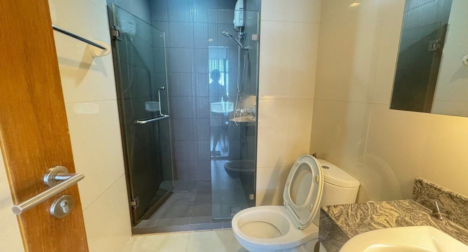 For rent 2 bedrooms condo in Bang Rak, Bangkok