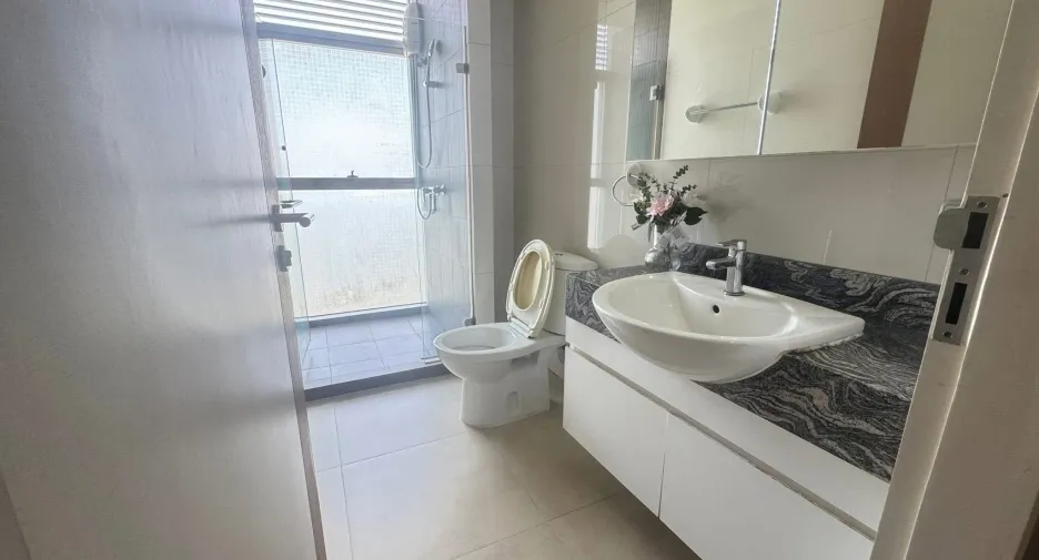 For rent 2 bedrooms condo in Bang Rak, Bangkok