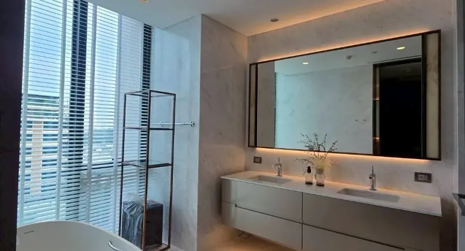 For rent 2 bedrooms condo in Pathum Wan, Bangkok
