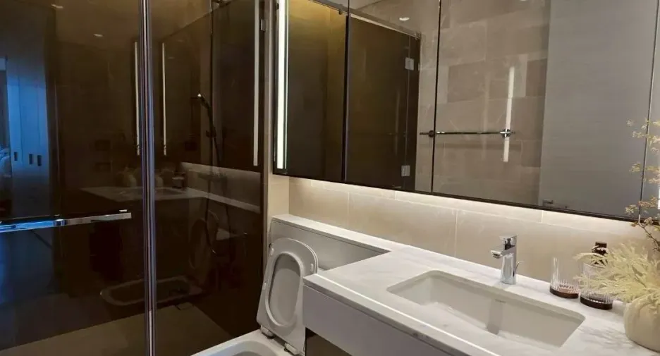 For rent 2 bedrooms condo in Pathum Wan, Bangkok