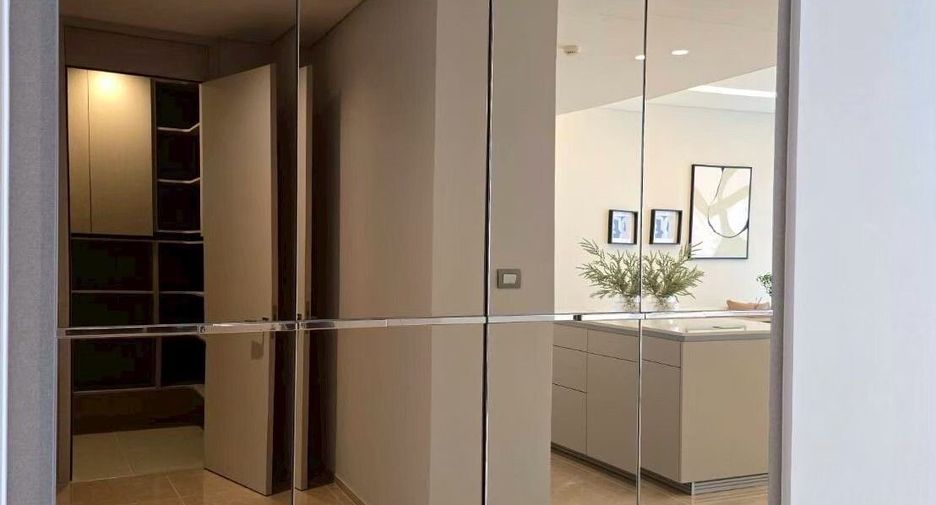For rent 2 bedrooms condo in Pathum Wan, Bangkok