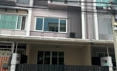 Casa en alquiler de 3 habitaciones en Suan Luang, Bangkok