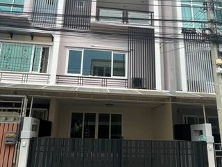 À louer 3 chambres maison à Suan Luang, Bangkok