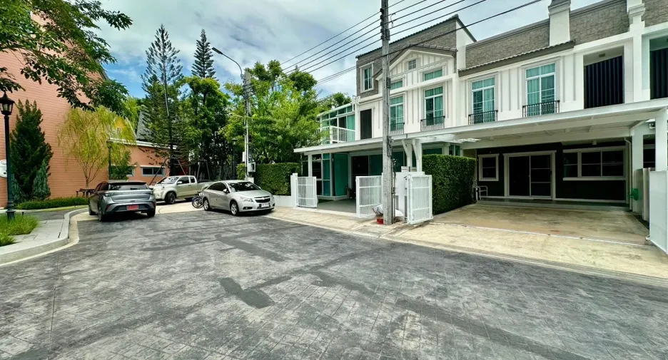 Haus zur Miete mit 3 Zimmer in Prawet, Bangkok
