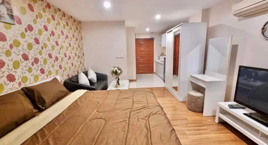 For rent studio condo in Huai Khwang, Bangkok