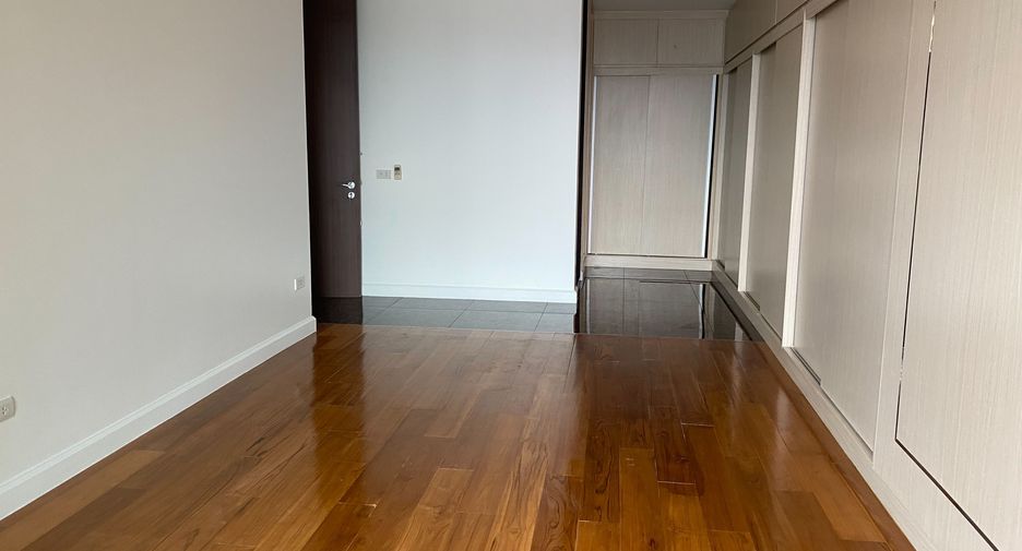 Condo en alquiler de 4 habitaciones en Khlong Toei, Bangkok