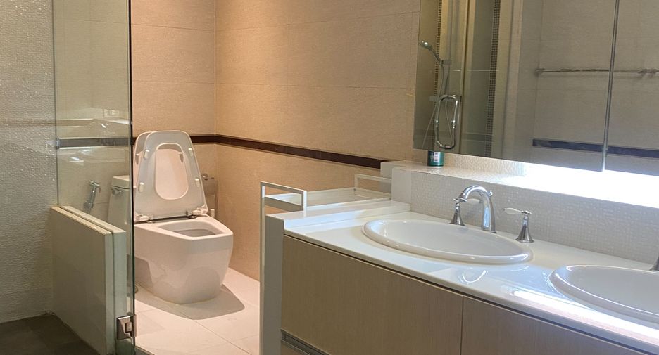 Condo en alquiler de 4 habitaciones en Khlong Toei, Bangkok