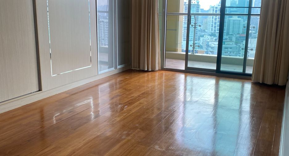 Condo en alquiler de 4 habitaciones en Khlong Toei, Bangkok