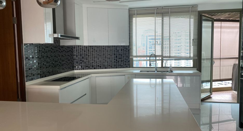 Condo en alquiler de 4 habitaciones en Khlong Toei, Bangkok