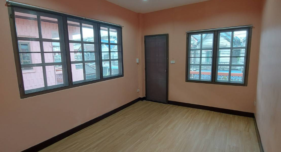 Casa en alquiler de 5 habitaciones en Bang Khen, Bangkok