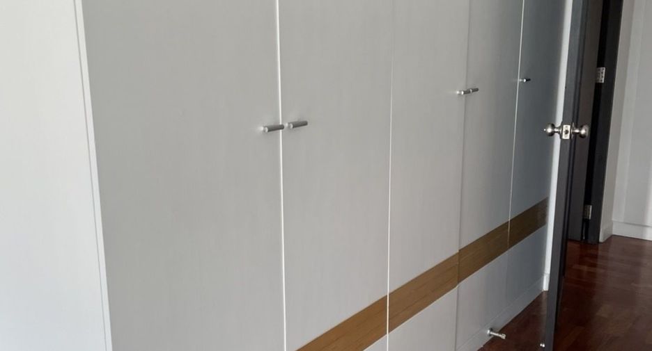 For rent 3 bedrooms condo in Watthana, Bangkok