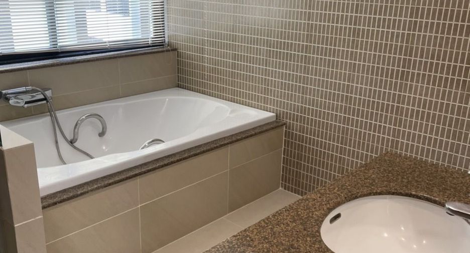For rent 3 bedrooms condo in Watthana, Bangkok