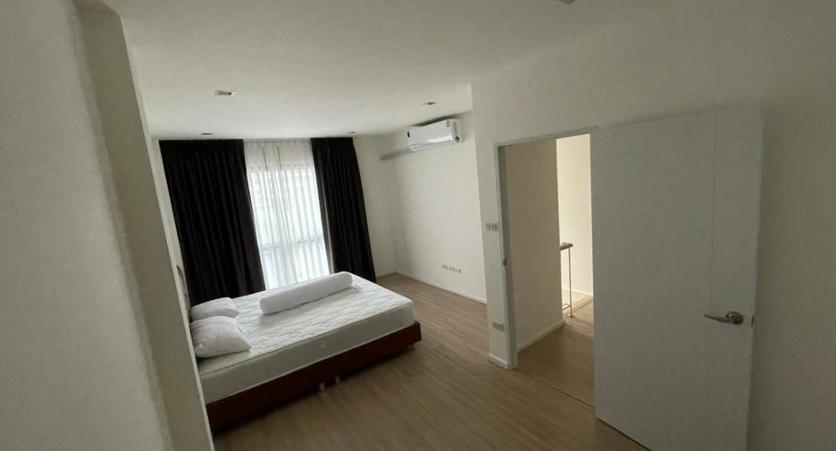 For rent 4 bedrooms townhouse in Mueang Samut Prakan, Samut Prakan