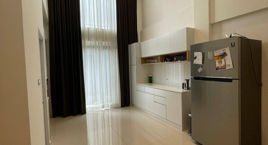 For rent 4 bedrooms townhouse in Mueang Samut Prakan, Samut Prakan