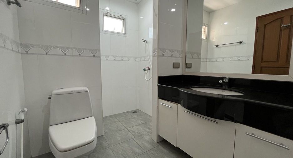 Apartamento en alquiler de 3 habitaciones en Watthana, Bangkok