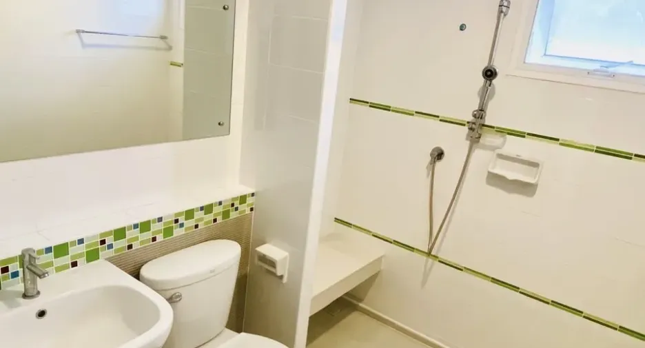 Casa en alquiler de 3 habitaciones en Phra Samut Chedi, Samut Prakan