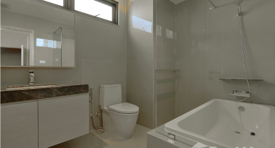 For rent 3 bedrooms condo in Watthana, Bangkok