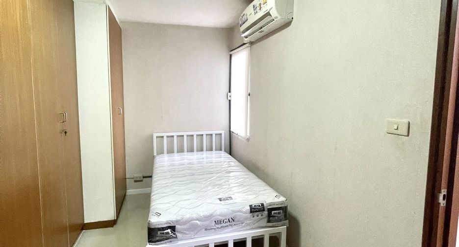 À louer 3 chambres condo à Yan Nawa, Bangkok