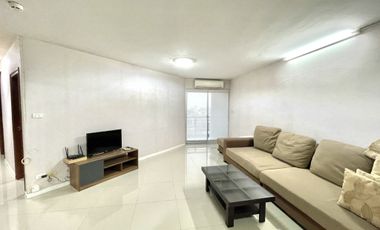 For rent 3 bedrooms condo in Yan Nawa, Bangkok
