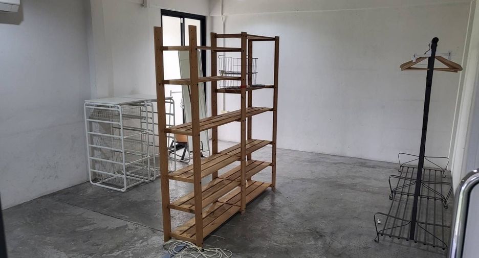 Haus zur Miete mit 3 Zimmer in Phra Khanong, Bangkok