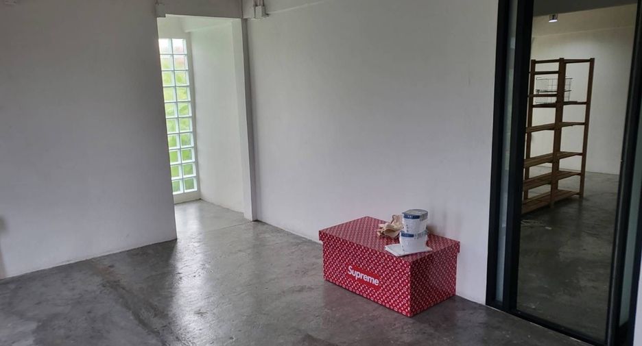 Haus zur Miete mit 3 Zimmer in Phra Khanong, Bangkok