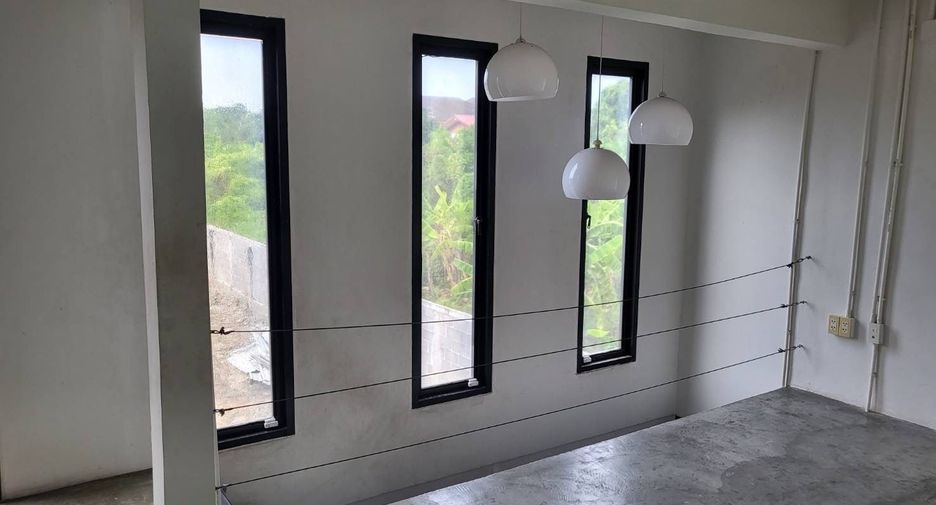Haus zur Miete mit 3 Zimmer in Phra Khanong, Bangkok