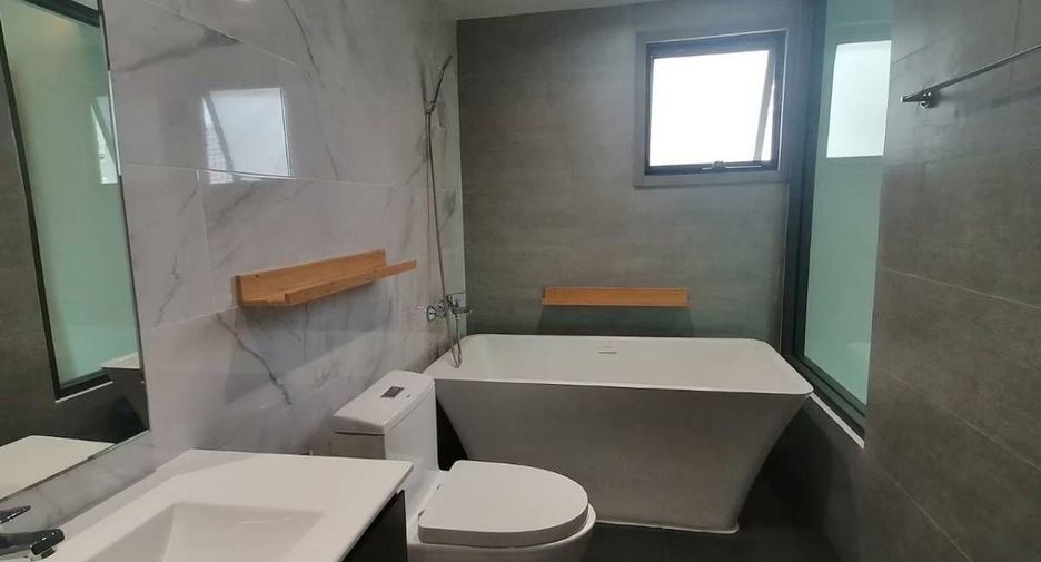 For rent 3 bedrooms condo in Watthana, Bangkok